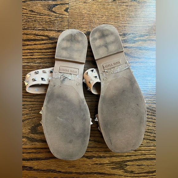 Steve Madden women’s  tan pyramid studed slide sandals 8.5 two straps - Picture 3 of 3